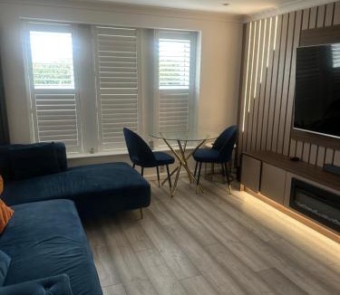 Thamesmead Apartment | Cosy and homely