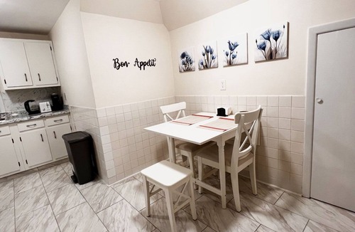 Dwight Apartment | COSY and HOMEY with ALL