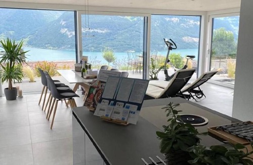 Krattigen Apartment | Cosy and modern flat with panoramic views