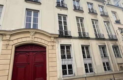 Arsenal Apartment | Cosy and picturesque duplex Marais Bohème