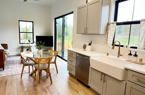 Snohomish Other | Cosy and Quiet Farm Stay, Overlooking Horse Ranch.