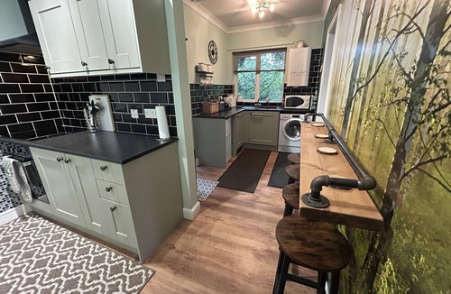 Ruskington Cabin | Cosy and Secluded Brook-side Lodge