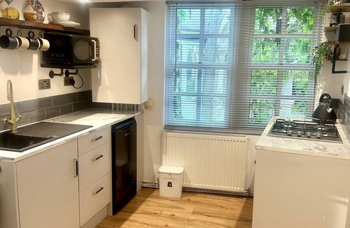 Trowbridge Apartment | Cosy and Stylish Studio Apartmentn