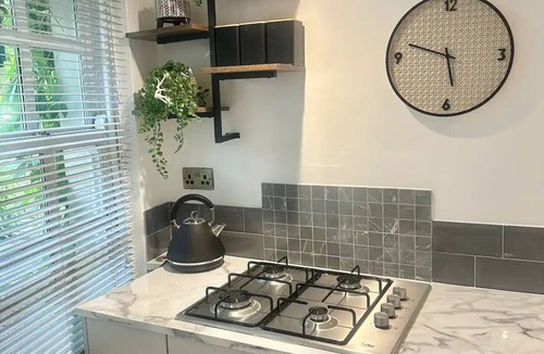 Trowbridge Apartment | Cosy and Stylish Studio Apartmentn