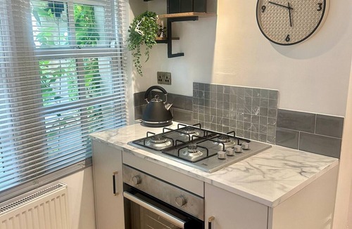 Trowbridge Apartment | Cosy and Stylish Studio Apartmentn