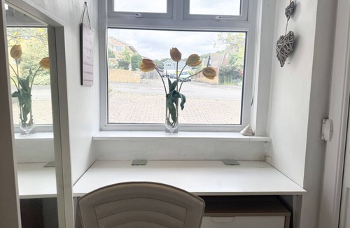 Marlow Condo | Cosy annexe, self contained, with parking