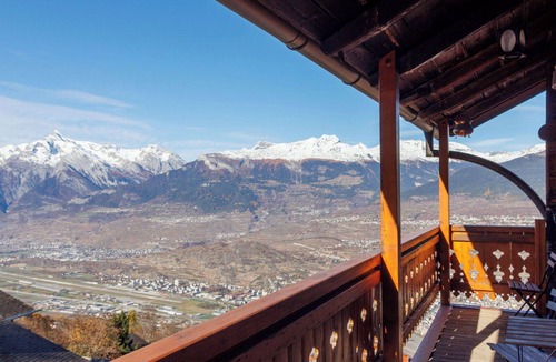 Les Mayens-de-Sion Apartment | Cosy apartment for 8 people with WIFI, TV and balcony