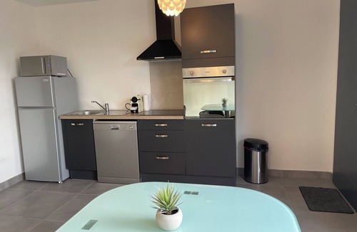 Le Puy-Sainte-Reparade Apartment | Cosy apartment with terrace