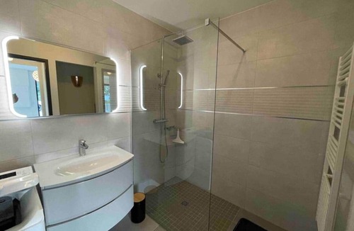 Le Puy-Sainte-Reparade Apartment | Cosy apartment with terrace