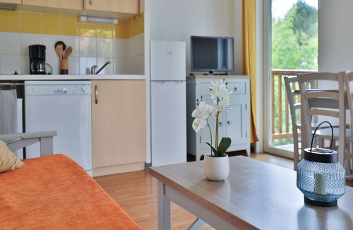 Parentis-en-Born Apartment | Cosy apartment with private balcony