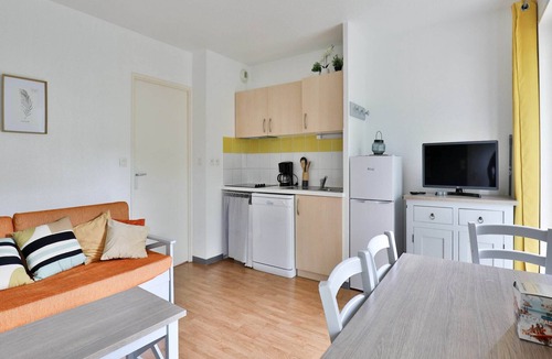 Parentis-en-Born Apartment | Cosy apartment with private balcony