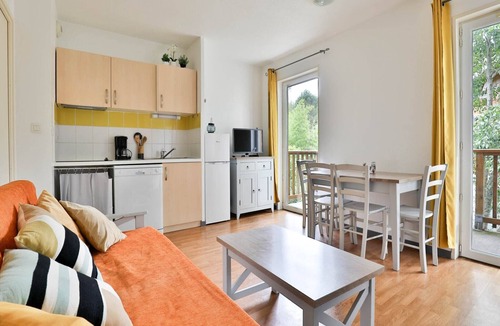 Parentis-en-Born Apartment | Cosy apartment with private balcony