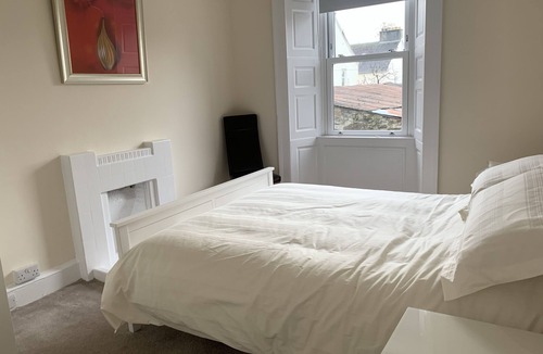 Lanark Apartment | Cosy Apartment 1 - Lanark Town Centre