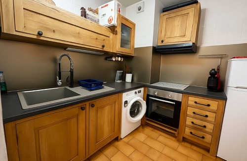 Mas de Ribafeta Apartment | Cosy apartment, terrace, parking and ski room