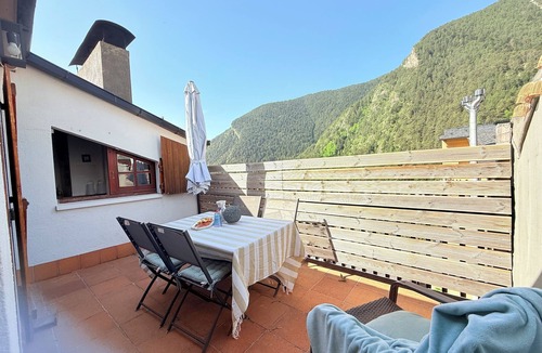 Mas de Ribafeta Apartment | Cosy apartment, terrace, parking and ski room