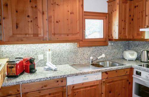 Sils-Maria Apartment | Cosy apartment for 4 guests with WIFI, TV, balcony and pets allowed