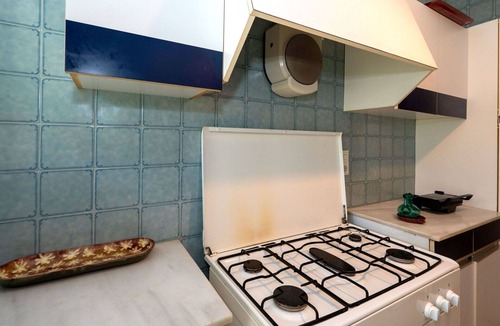 Arenys de Mar Apartment | Cosy apartment for 5 people with pool, WIFI, TV and balcony