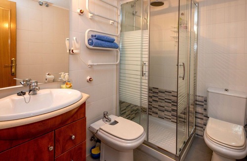 Taull Apartment | Cosy apartment for 3 guests with pool and TV