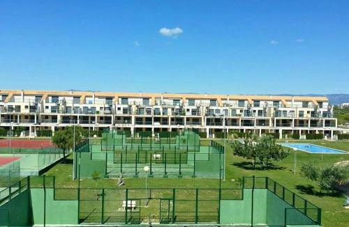 San Jorge Apartment | Cosy Apartment in Castellón with Shared Pool, 55 sqm