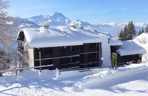 Gryon Apartment | Cosy apartment for 4 people with WIFI, TV, balcony and pets allowed