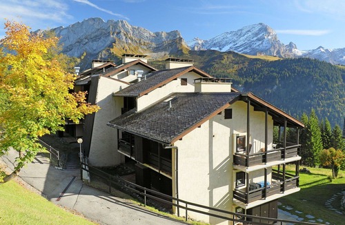 Gryon Apartment | Cosy apartment for 4 people with WIFI, TV, balcony and pets allowed