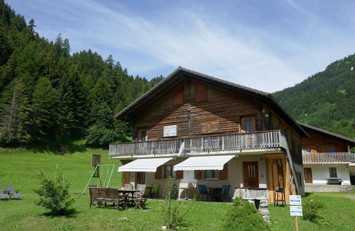 Blenio Apartment | Cosy apartment for 4 people with WIFI, TV, patio, pets allowed and panoramic view