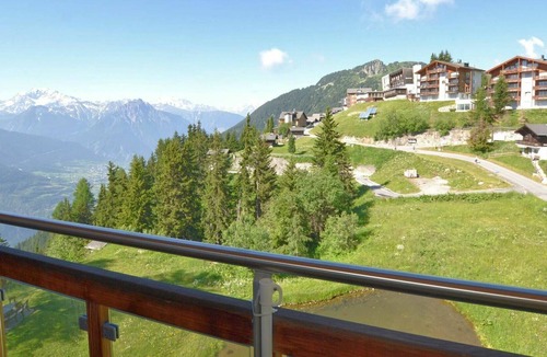 Riederalp Apartment | Cosy apartment for 10 guests with internet, TV and balcony