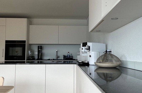 Spiez Apartment | Cosy apartment for 12 people with WIFI, TV, balcony and pets allowed