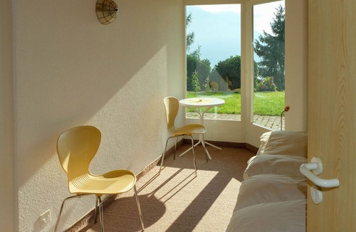 Spiez Apartment | Cosy apartment for 12 people with WIFI, TV, balcony and pets allowed