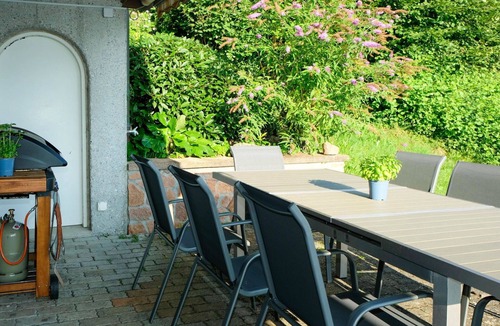 Spiez Apartment | Cosy apartment for 12 people with WIFI, TV, balcony and pets allowed
