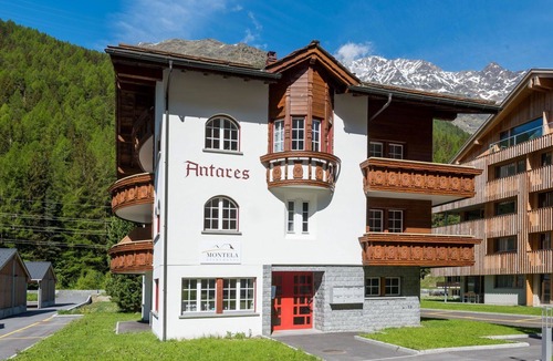 Saas-Balen Apartment | Cosy apartment for 2 guests with WIFI, TV, balcony and pets allowed