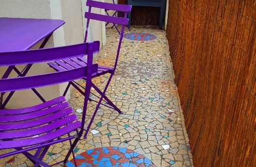 Centre Historique Apartment | Cosy apartment for 2 - 6 people with salon, fully equipped kitchen, office space