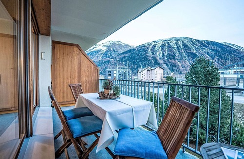 Samedan Apartment | Cosy apartment for 2 guests with WIFI, TV, balcony and pets allowed