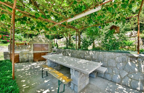 Icici Apartment | Cosy apartment for 2 guests with WIFI, A/C, TV, terrace and pets allowed