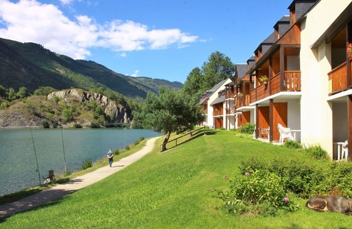Peyragudes Apartment | Cosy apartment for 2 guests with WIFI, pool, TV, terrace, pets allowed and parking