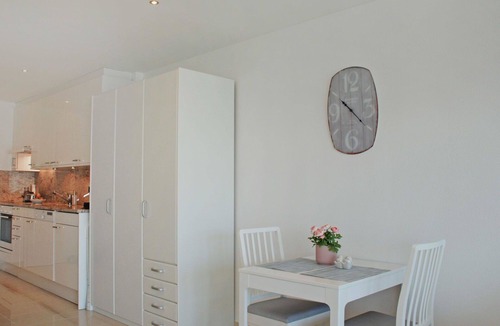 Locarno Apartment | Cosy apartment for 2 people with pool, WIFI, TV, patio and panoramic view