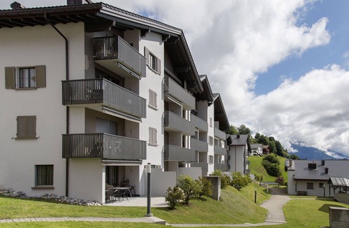 Falera Apartment | Cosy apartment for 2 people with WIFI, pool, TV, patio, pets allowed and panoramic view