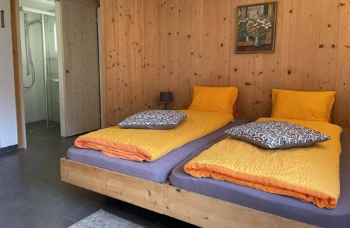 Gstaad Apartment | Cosy apartment for 2 people with WIFI, balcony and parking