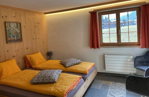 Gstaad Apartment | Cosy apartment for 2 people with WIFI, balcony and parking