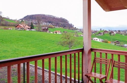 Faulensee Apartment | Cosy apartment for 2 people with WIFI, balcony and parking