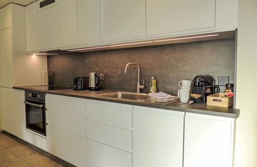 Krattigen Apartment | Cosy apartment for 3 guests with WIFI, TV, terrace and panoramic view