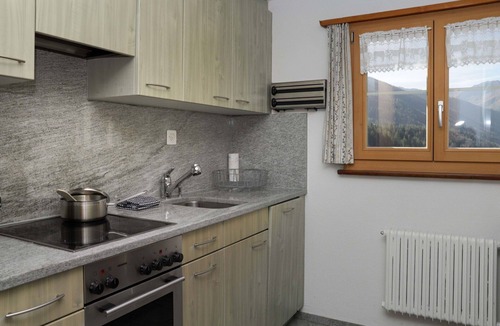 Frauenkirch Apartment | Cosy apartment for 3 guests with WIFI, TV, terrace and panoramic view