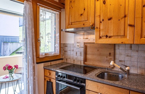 Samedan Apartment | Cosy apartment for 3 people with WIFI, TV, terrace, pets allowed and panoramic view