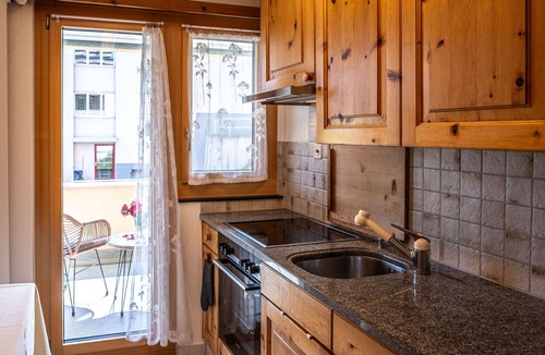Samedan Apartment | Cosy apartment for 3 people with WIFI, TV, terrace, pets allowed and panoramic view