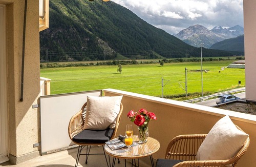 Samedan Apartment | Cosy apartment for 3 people with WIFI, TV, terrace, pets allowed and panoramic view