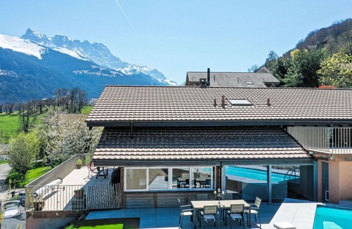 Collombey-Muraz Apartment | Cosy apartment for 4 guests with WIFI, pool, TV, terrace, pets allowed and panoramic view