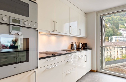 Montreux Apartment | Cosy apartment for 4 guests with hot tub, A/C, WIFI, pool, TV, balcony and panoramic view