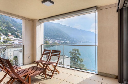 Montreux Apartment | Cosy apartment for 4 guests with hot tub, A/C, WIFI, pool, TV, balcony and panoramic view