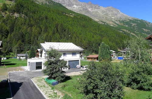 Saas-Balen Apartment | Cosy apartment for 4 people with WIFI, TV, balcony, pets allowed and parking
