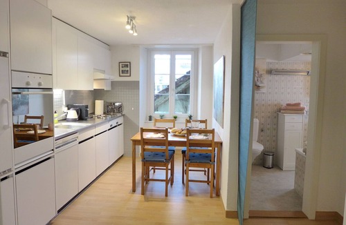 Unterseen Apartment | Cosy apartment for 4 people with WIFI, TV and patio